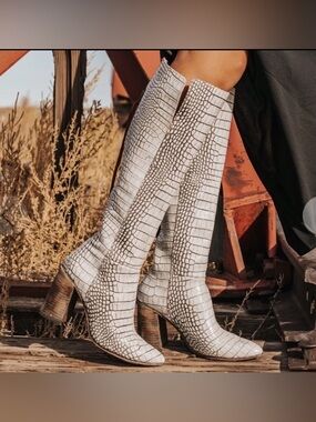 Freebird by Steven Jasper White Croco Size 8 Heeled Knee High Leather Boots